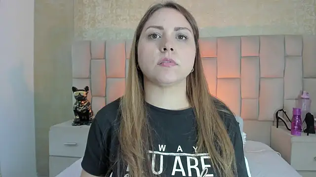 cloesummerr  online show from 10-31-25, 01:08