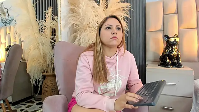 cloesummerr  online show from 02-07-26, 01:19