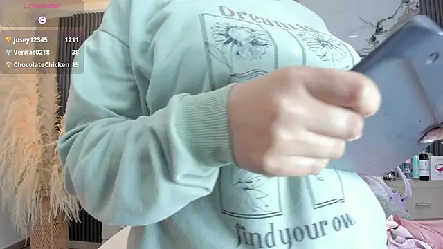 cloesummerr  online show from 03-28-26, 12:39