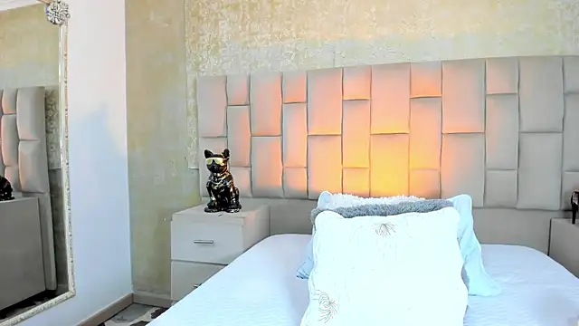 cloesummerr  online show from 11-08-25, 01:36