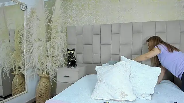 cloesummerr  online show from 12-15-25, 12:44