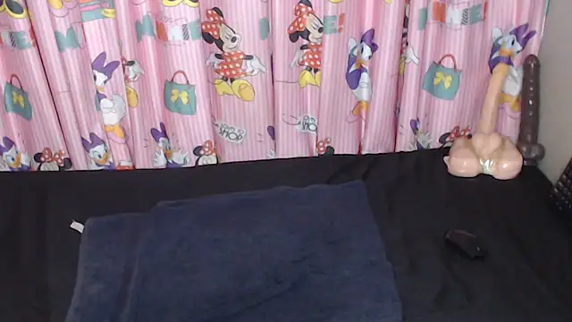 TrishahXo online show from 05-12-26, 04:35