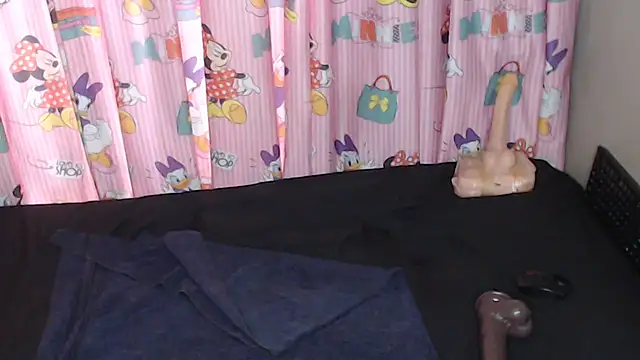 TrishahXo online show from 04-17-26, 06:05