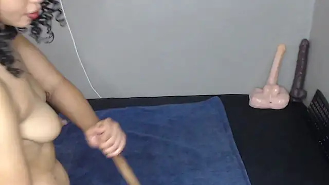 TrishahXo online show from 02-12-26, 06:24