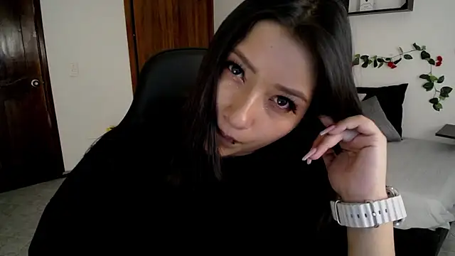 Mia 1120 online show from 10-23-25, 08:18