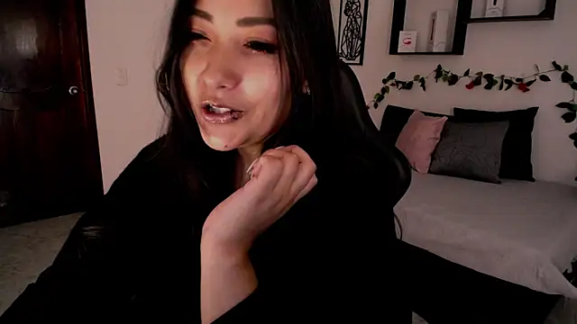 Mia 1120 online show from 10-10-25, 02:29