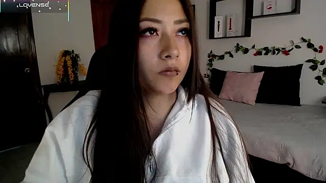 Snapshot of Mia_1120 chatting on 11-04-25, 08:23 Mia 1120 online show from 11-04-25, 08:23