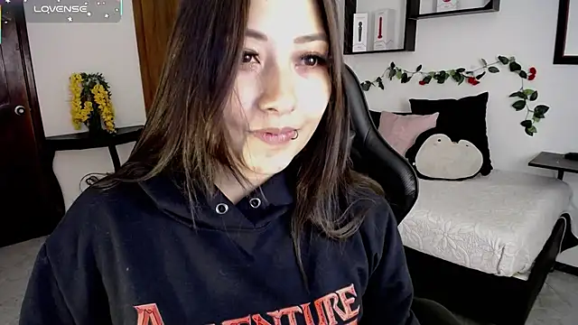 Snapshot of Mia_1120 chatting on 11-14-25, 10:02 Mia 1120 online show from 11-14-25, 10:02