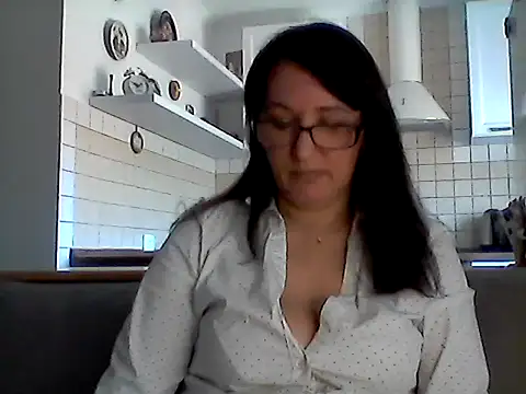 Snapshot of Elena48324 chatting on 05-24-26, 10:48 Elena48324 online show from 05-24-26, 10:48