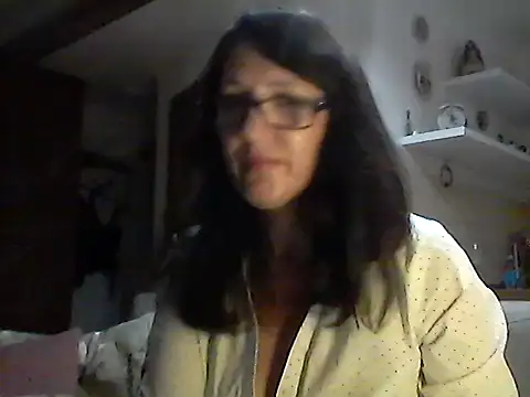 Snapshot of Elena48324 chatting on 09-20-25, 04:56 Elena48324 online show from 09-20-25, 04:56