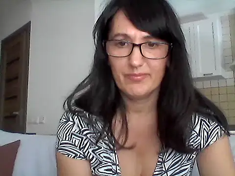 Snapshot of Elena48324 chatting on 07-11-26, 03:01 Elena48324 online show from 07-11-26, 03:01