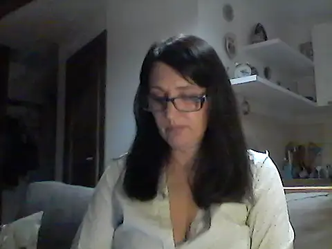 Snapshot of Elena48324 chatting on 05-15-26, 06:17 Elena48324 online show from 05-15-26, 06:17