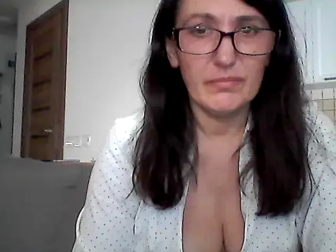 Snapshot of Elena48324 chatting on 05-28-26, 05:08 Elena48324 online show from 05-28-26, 05:08