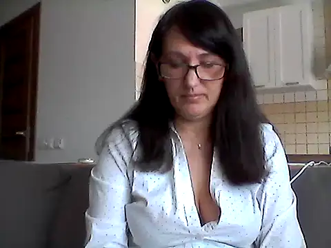 Snapshot of Elena48324 chatting on 06-04-26, 09:36 Elena48324 online show from 06-04-26, 09:36