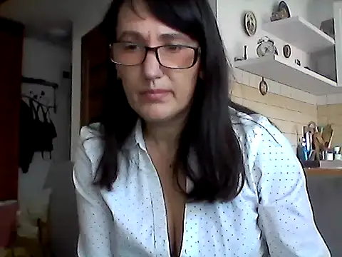 Snapshot of Elena48324 chatting on 04-25-26, 01:41 Elena48324 online show from 04-25-26, 01:41