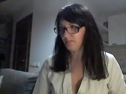 Snapshot of Elena48324 chatting on 05-27-26, 05:20 Elena48324 online show from 05-27-26, 05:20