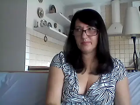 Snapshot of Elena48324 chatting on 07-12-26, 07:20 Elena48324 online show from 07-12-26, 07:20