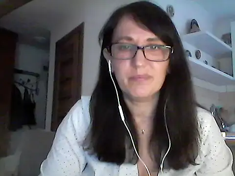 Snapshot of Elena48324 chatting on 06-03-26, 05:28 Elena48324 online show from 06-03-26, 05:28