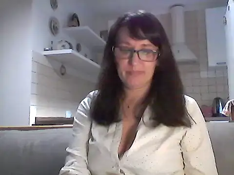 Snapshot of Elena48324 chatting on 05-21-26, 05:43 Elena48324 online show from 05-21-26, 05:43