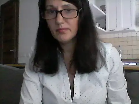 Snapshot of Elena48324 chatting on 10-17-25, 01:02 Elena48324 online show from 10-17-25, 01:02