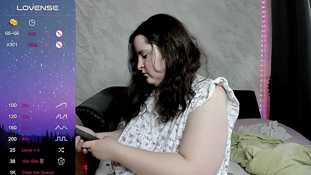 Snapshot of alice_allens chatting on 10-06-25, 01:12 alice allens online show from 10-06-25, 01:12