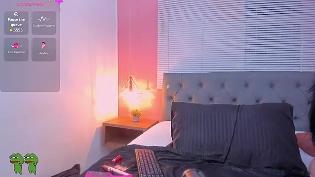 Snapshot of 01_ashley chatting on 06-03-26, 12:39 01 ashley online show from 06-03-26, 12:39