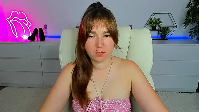 Snapshot of Sofii_darling chatting on 09-25-25, 04:35 Sofii darling online show from 09-25-25, 04:35