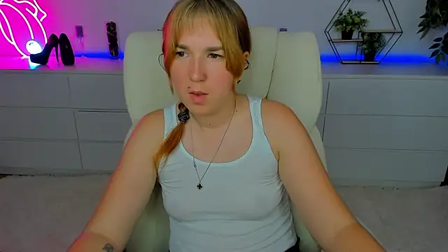 Snapshot of Sofii_darling chatting on 10-07-25, 05:58 Sofii darling online show from 10-07-25, 05:58