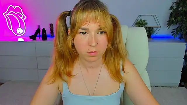 Snapshot of Sofii_darling chatting on 10-02-25, 06:55 Sofii darling online show from 10-02-25, 06:55