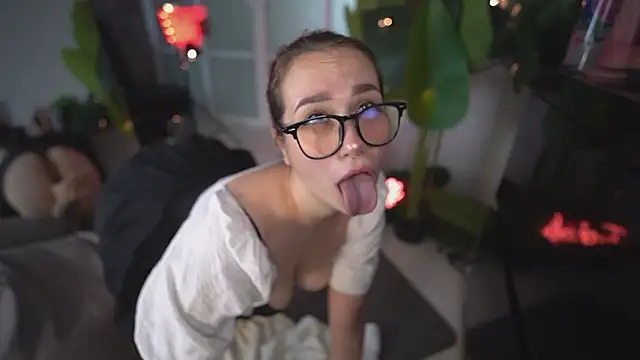 Snapshot of heylixie__ chatting on 02-15-26, 06:25 heylixie online show from 02-15-26, 06:25