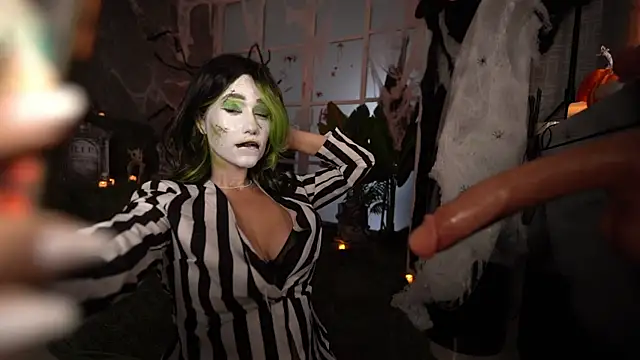 Snapshot of heylixie__ chatting on 10-25-25, 01:05 heylixie online show from 10-25-25, 01:05