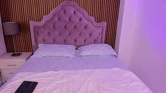 Starbutterflyy  online show from 11-23-25, 04:11