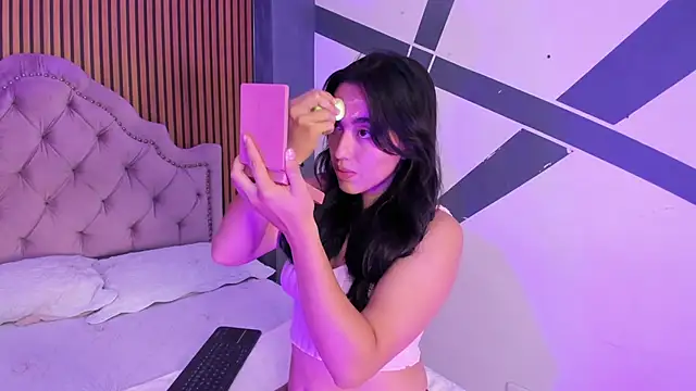 Snapshot of Starbutterflyy_ chatting on 10-18-25, 04:03 Starbutterflyy online show from 10-18-25, 04:03