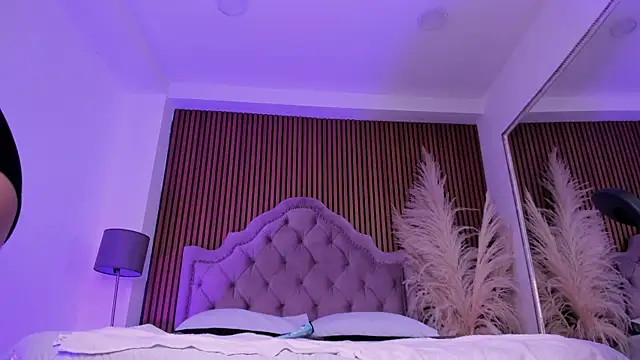 Starbutterflyy  online show from 12-23-25, 04:56