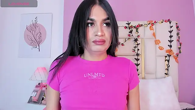 Snapshot of Silvana-Castro chatting on 10-21-25, 11:42 Silvana-Castro online show from 10-21-25, 11:42