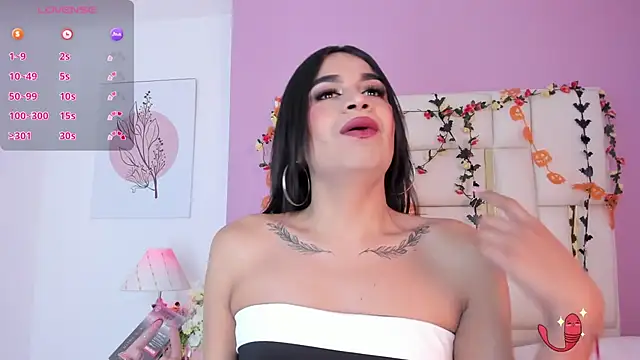 Snapshot of Silvana-Castro chatting on 10-23-25, 11:53 Silvana-Castro online show from 10-23-25, 11:53