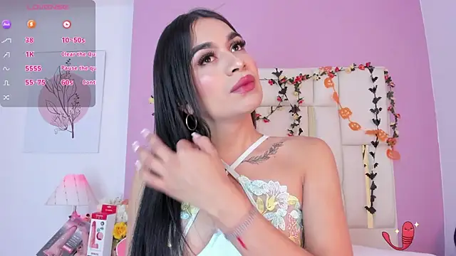 Snapshot of Silvana-Castro chatting on 10-22-25, 11:53 Silvana-Castro online show from 10-22-25, 11:53