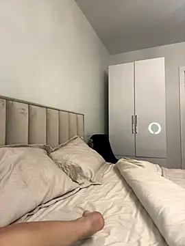 AmandaStoun online show from 10-20-25, 05:35