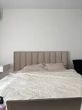 AmandaStoun online show from 04-15-26, 09:37