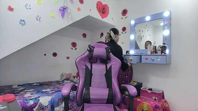Snapshot of soffy_rosses chatting on 10-20-25, 01:51 soffy rosses online show from 10-20-25, 01:51