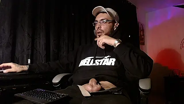 Snapshot of malek_xarx_ chatting on 02-15-26, 07:51 malek xarx online show from 02-15-26, 07:51