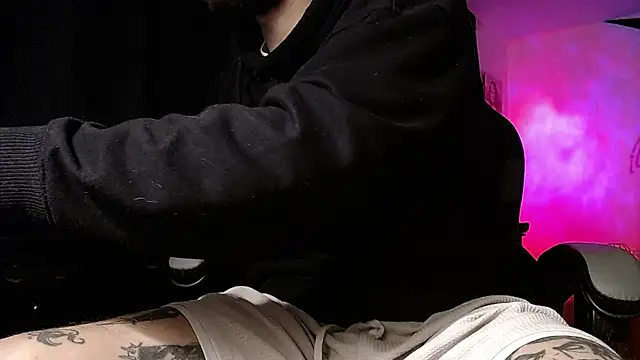 Snapshot of malek_xarx_ chatting on 02-14-26, 04:45 malek xarx online show from 02-14-26, 04:45