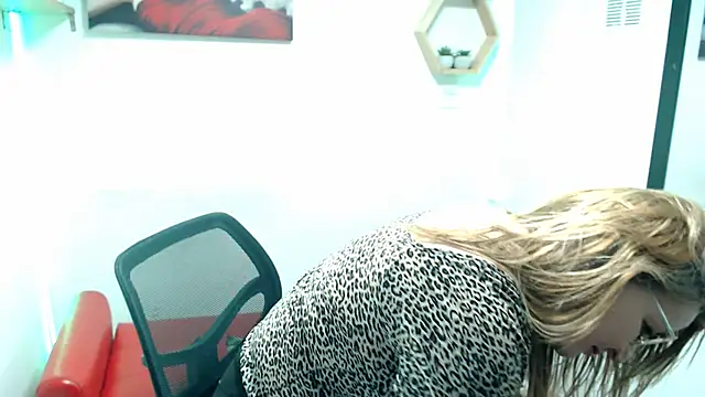 DIVAX MONSERRAT online show from 06-21-26, 07:41