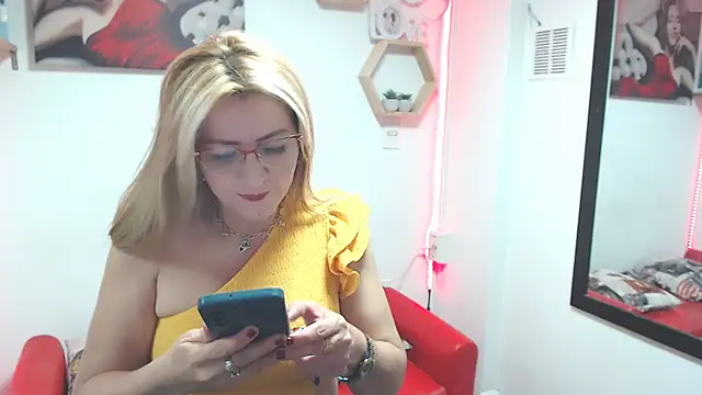 DIVAX MONSERRAT online show from 10-11-25, 06:09