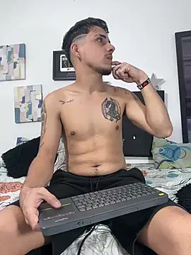 Snapshot of Luke_Stone chatting on 05-07-26, 03:59 Luke Stone online show from 05-07-26, 03:59