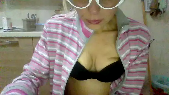 Kelly80 online show from 05-19-26, 02:51
