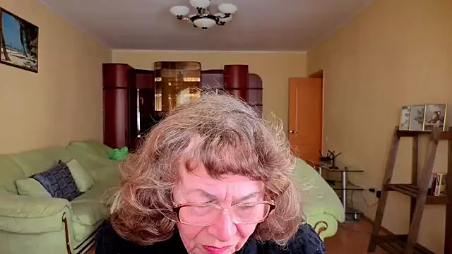 Betty Brick online show from 01-18-26, 07:34