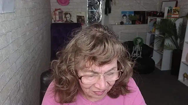 Betty Brick online show from 04-16-26, 01:56