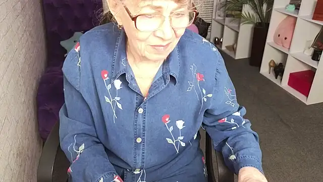 Betty Brick online show from 05-27-26, 05:20