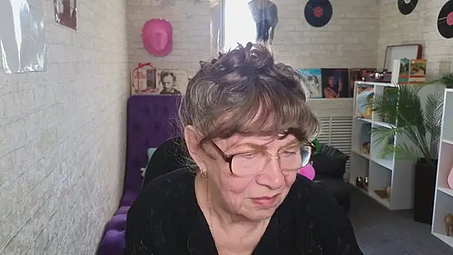Betty Brick online show from 05-25-26, 12:59